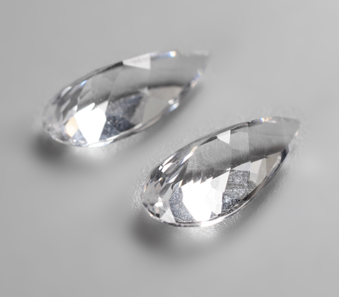 Крупная пара данбуритов высокой чистоты 4,44 карата