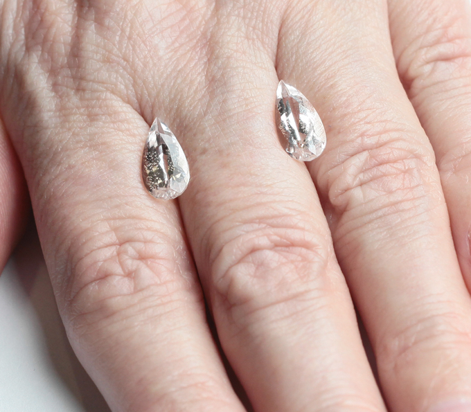 Крупная пара данбуритов высокой чистоты 4,44 карата