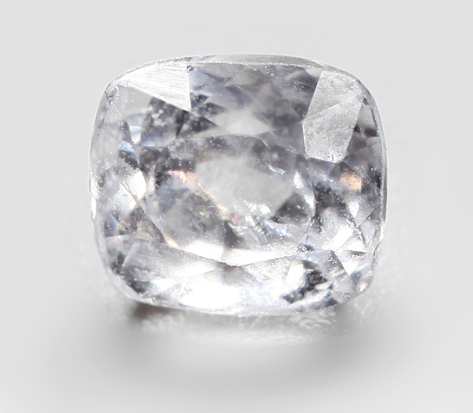 Бесцветная шпинель 1,31 карата