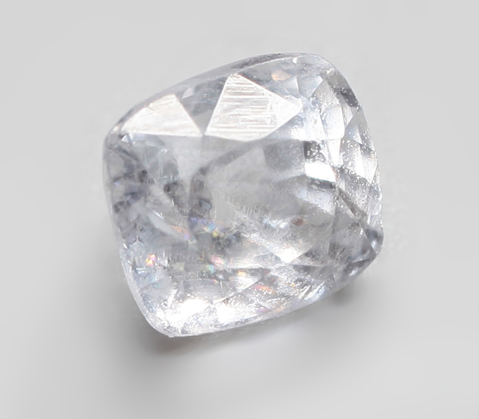 Бесцветная шпинель 1,31 карата