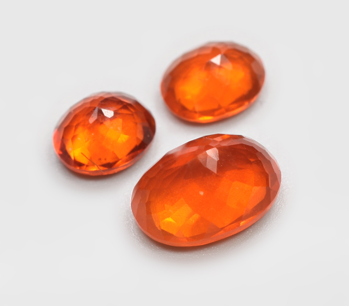 Набор из 3 мексиканских ограненных «огненных» опалов высокой чистоты 4,6 карата