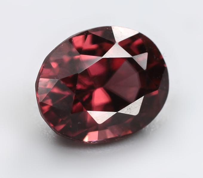 Чистейший оранжево-красный циркон 2,83 карата