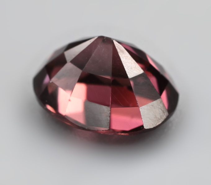 Чистейший оранжево-красный циркон 2,83 карата