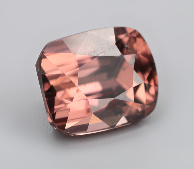 Красновато-оранжевый циркон 3,05 карата