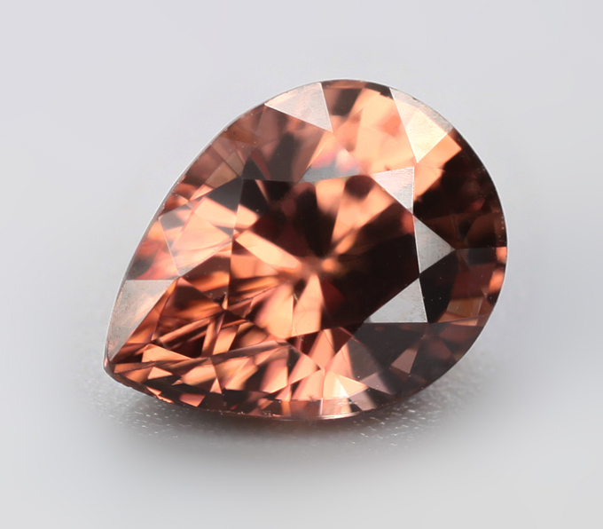 Оранжевый циркон высокой чистоты  2,91 карата