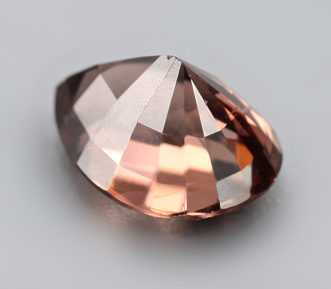 Оранжевый циркон высокой чистоты  2,91 карата