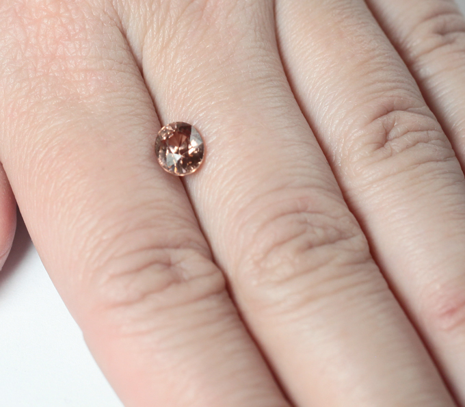 Оранжевый циркон высокой чистоты 2,14 карата