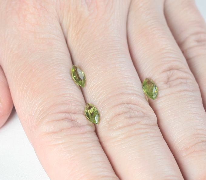 Набор из 3 перидотов 2,07 карата