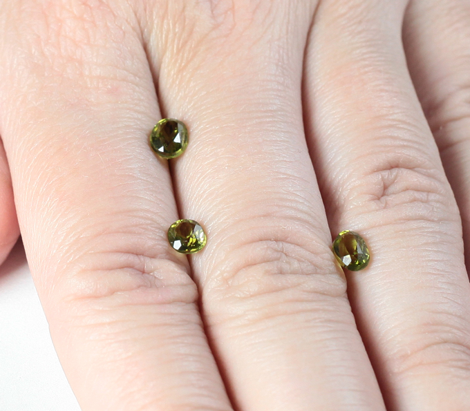 Набор из 3 перидотов 2,32 карата