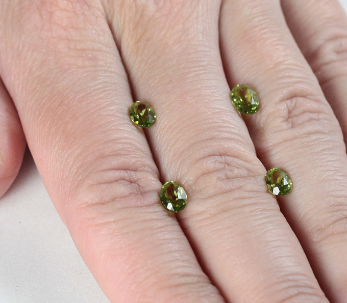 Набор из 4 перидотов 2,77 карата