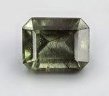 Перидот с включениями рутила 1,95 карата