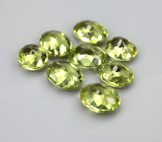 Набор из 8 перидотов 4,17 карата