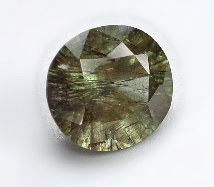 Перидот с включениями рутила 2,34 карата