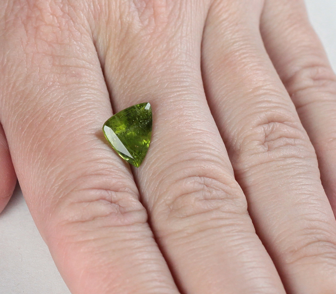 Перидот 4,28 карата