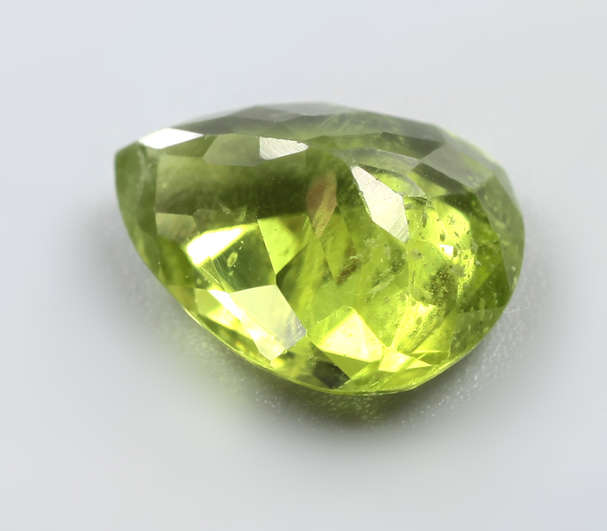 Перидот 4,48 карата