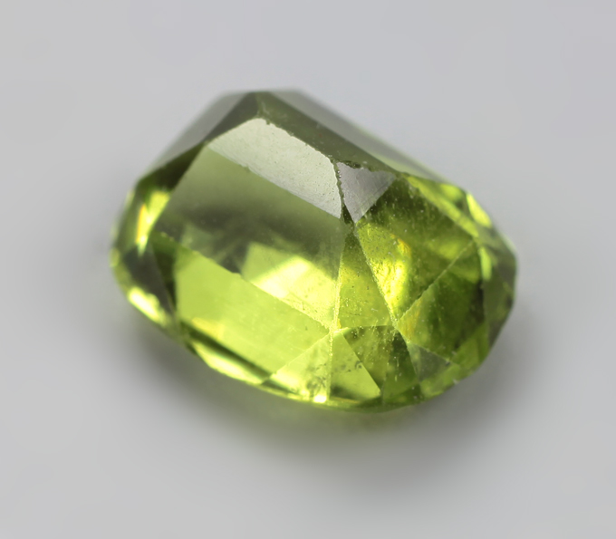 Перидот 5,46 карата