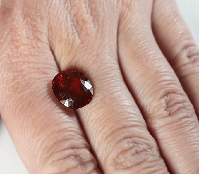 Крупный спессартин 9,55 карата