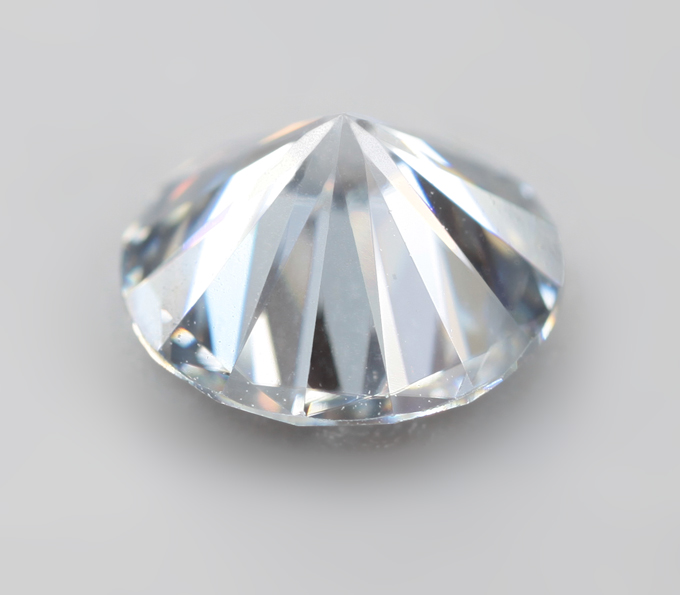 Бесцветный муассанит 0,94 карата