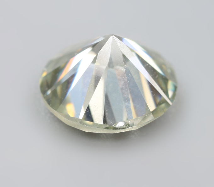 Пастельно-желтый муассанит 1,03 карата