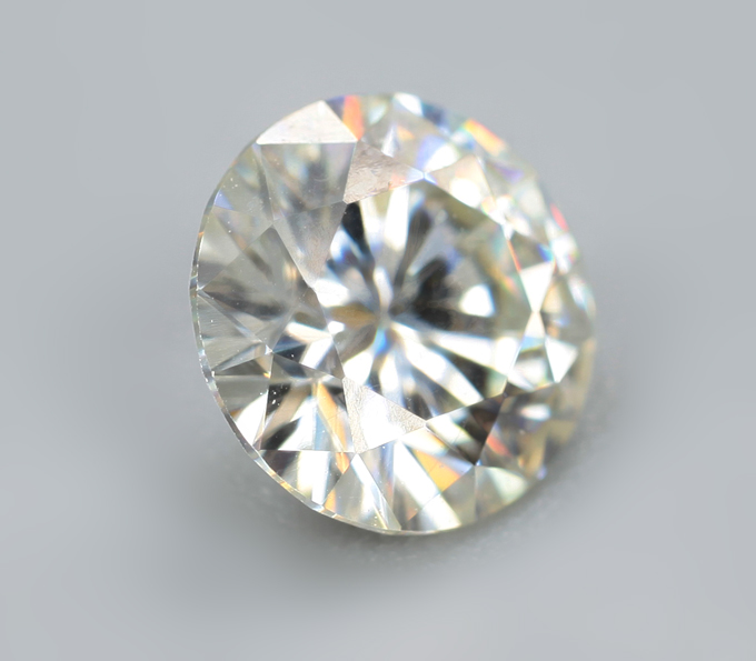 Бесцветный муассанит 0,89 карата