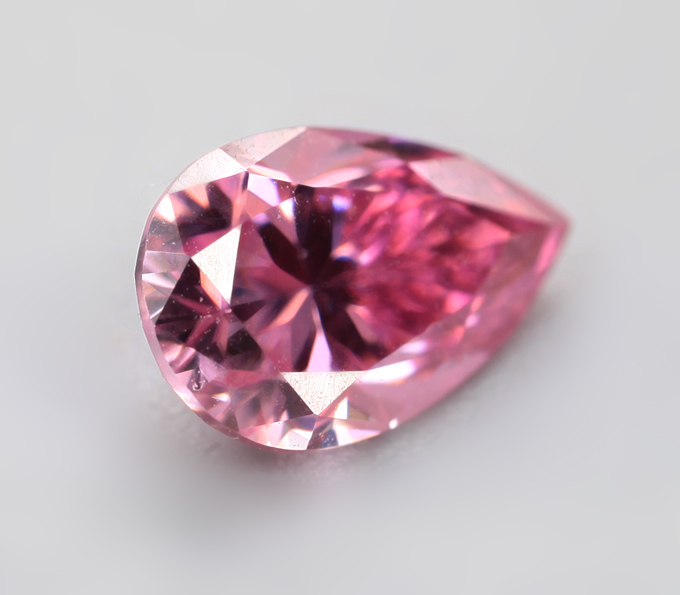 Красный муассанит 0,79 карата