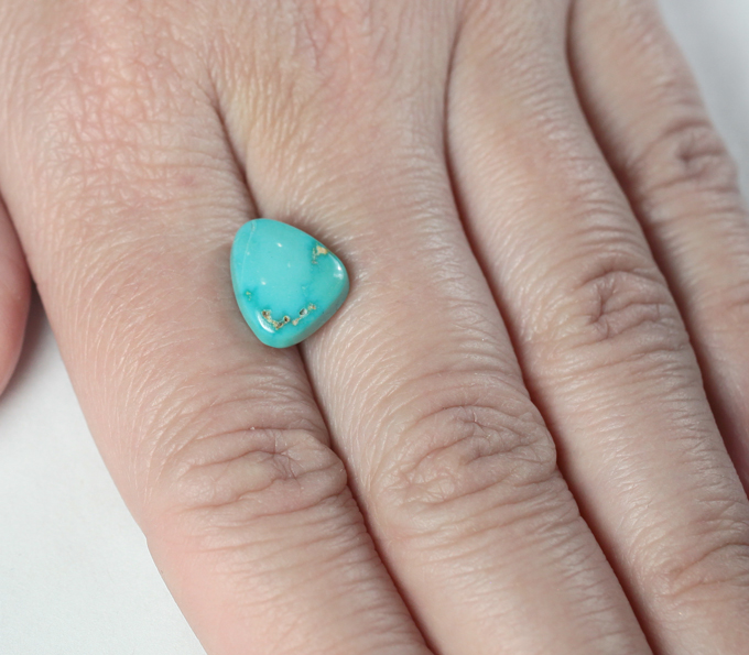 Кабошон армянской бирюзы 3,76 карата