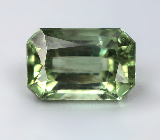 Зеленый апатит 2,01 карата