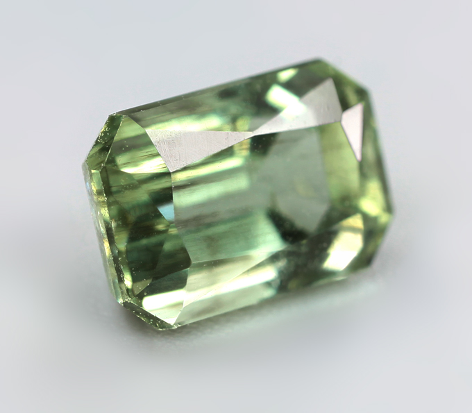 Зеленый апатит 2,01 карата