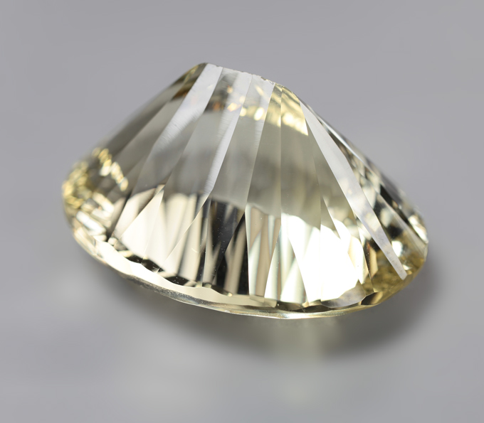 Крупный! Лимонный цитрин лазерной огранки 58,82 карата