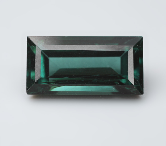 Насыщенный синевато-зеленый турмалин 2,07 карата