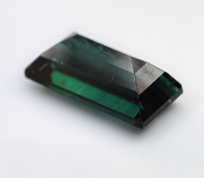 Насыщенный синевато-зеленый турмалин 2,07 карата