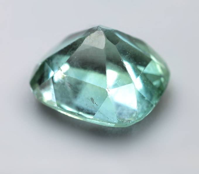 Турмалин оттенка морской волны 2,5 карата