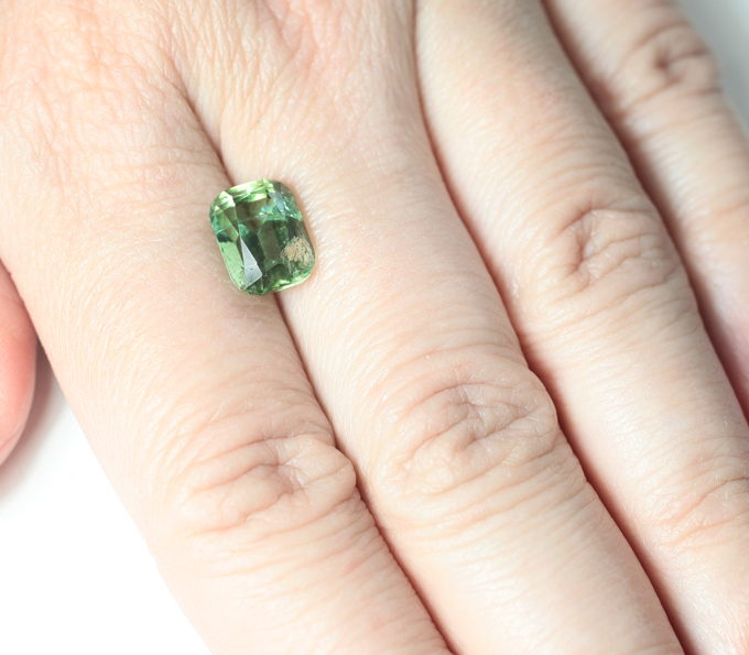 Полихромный турмалин 4,19 карата