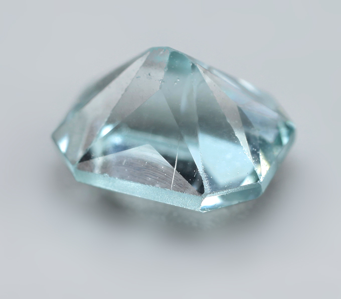 Редкий голубой турмалин высокой чистоты 1,05 карата