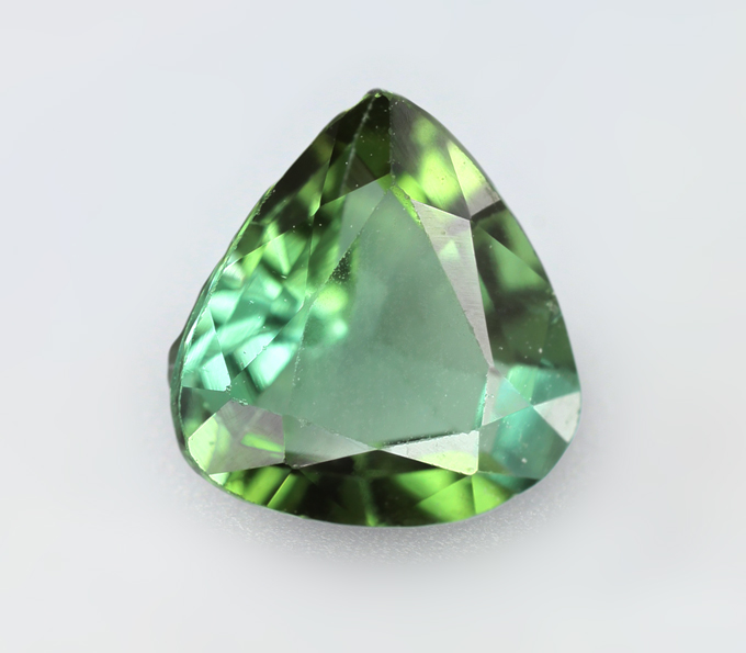 Чистейший полихромный турмалин 0,95 карата