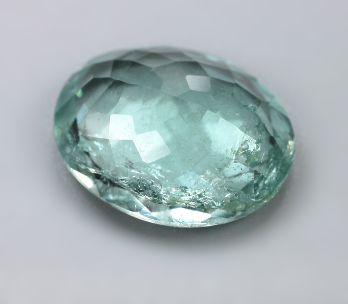 Редкий крупный голубой турмалин высокой чистоты 5,88 карата