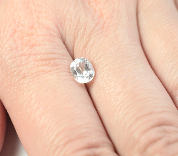 Данбурит высокой чистоты 1,31 карата