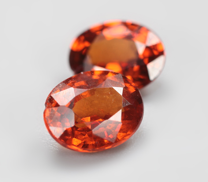 Пара спессартинов гранатов 2,15 карата