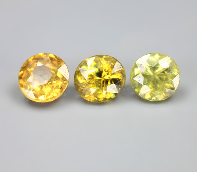 Набор из 3 сфенов 3,04 карата