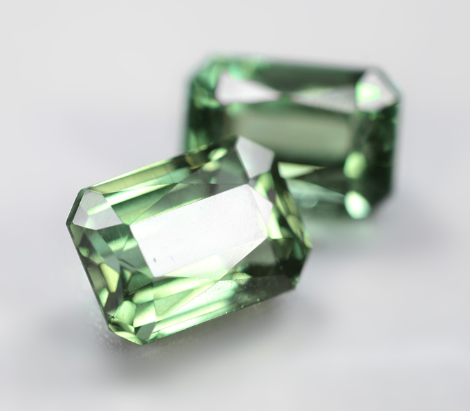 Пара неоново-зеленых апатитов 5,25 карата