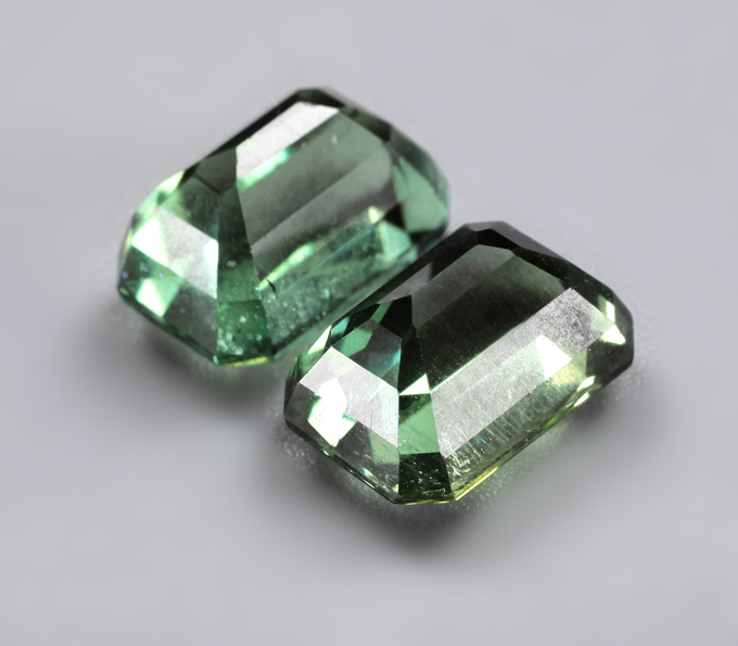 Пара неоново-зеленых апатитов 5,25 карата