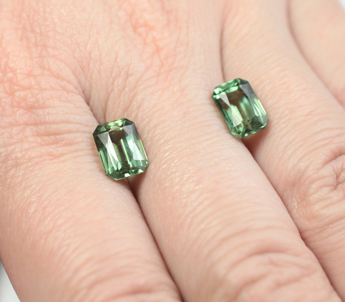 Пара неоново-зеленых апатитов 5,25 карата