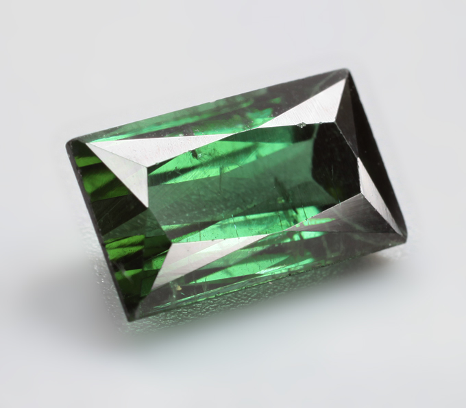 Голубовато-зеленый турмалин 2,35 карата