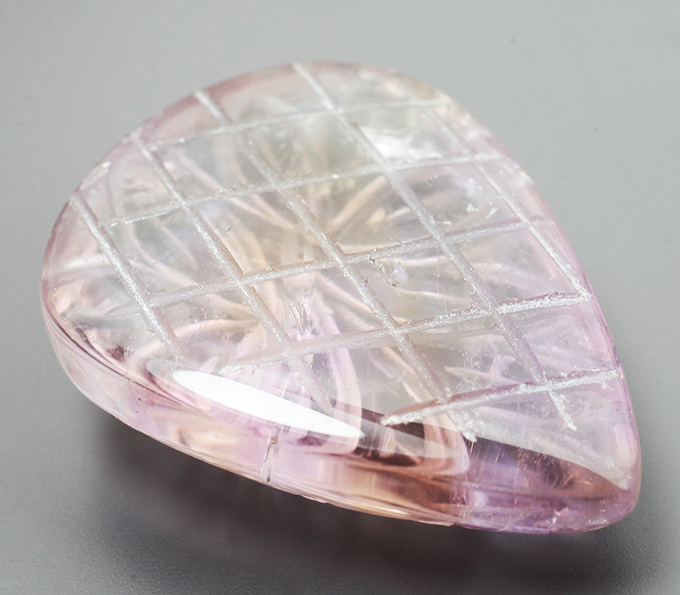 Крупный резной аметрин 45,31 карата