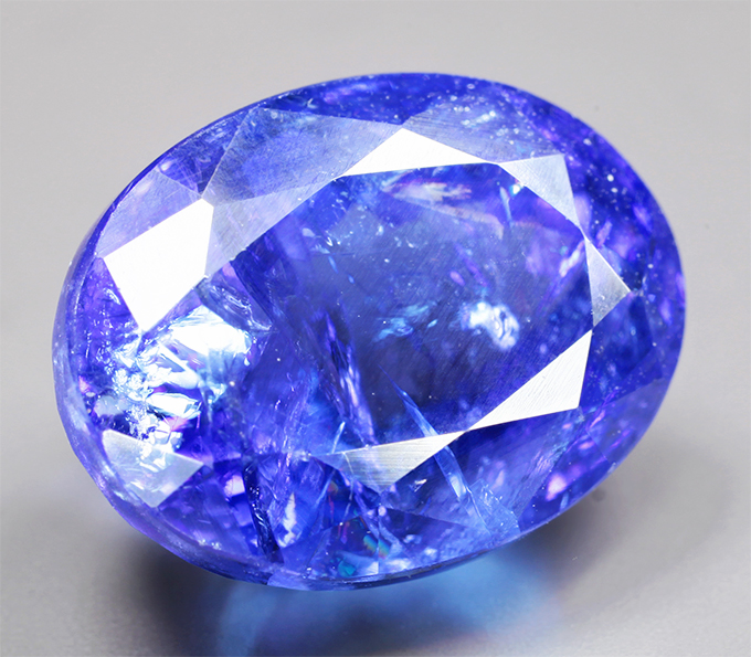 Крупный насыщенный танзанит 10,57 карата