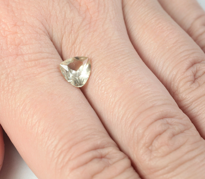 Орегонский солнечный камень 1,45 карата