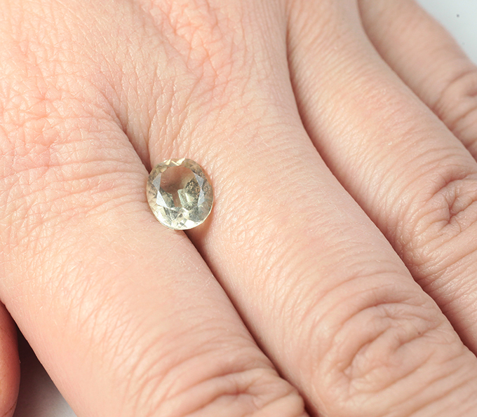 Полихромный орегонский солнечный камень 1,67 карата