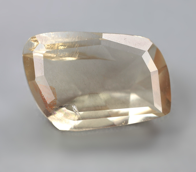 Орегонский солнечный камень авторской огранки 2,74 карата! Эффект Шиллера