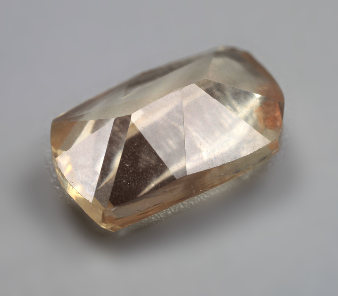 Орегонский солнечный камень авторской огранки 2,74 карата! Эффект Шиллера