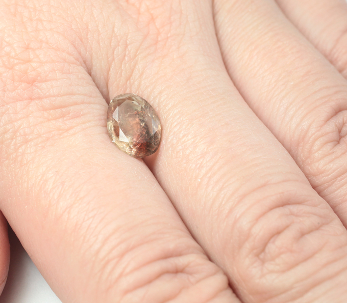 Орегонский солнечный камень 2,23 карата